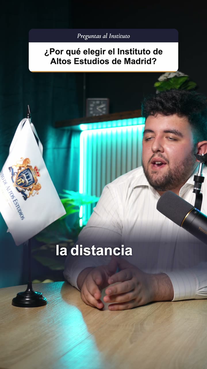 Clip vertical de podcast institucional grabado en A0Studios